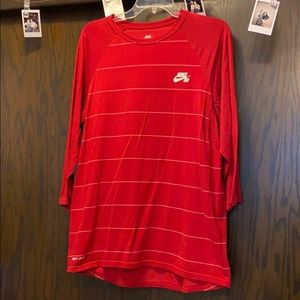 Red striped nike 3/4 lengths tee